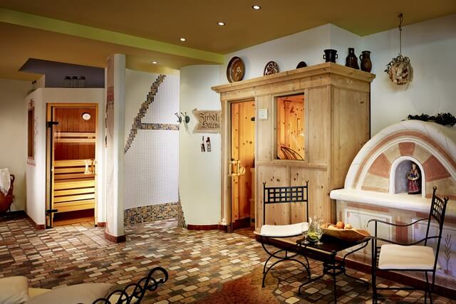 Wellnessbereich mit Sauna
